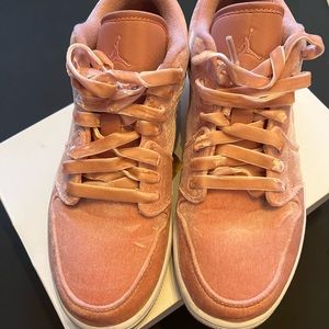 Women’s Air Jordan low SE, blush pink velvet